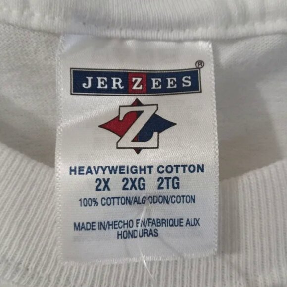 NEW Guitans an American Tradition T - Shirt - Picture 4 of 4